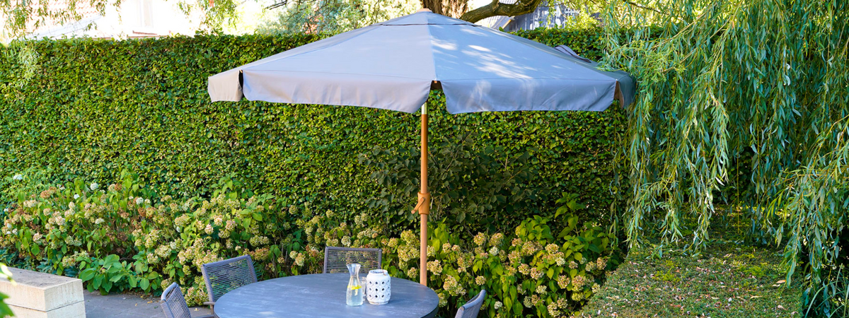 Schaduw met stijl: ontdek onze parasols, o.a. van Lesli Living!