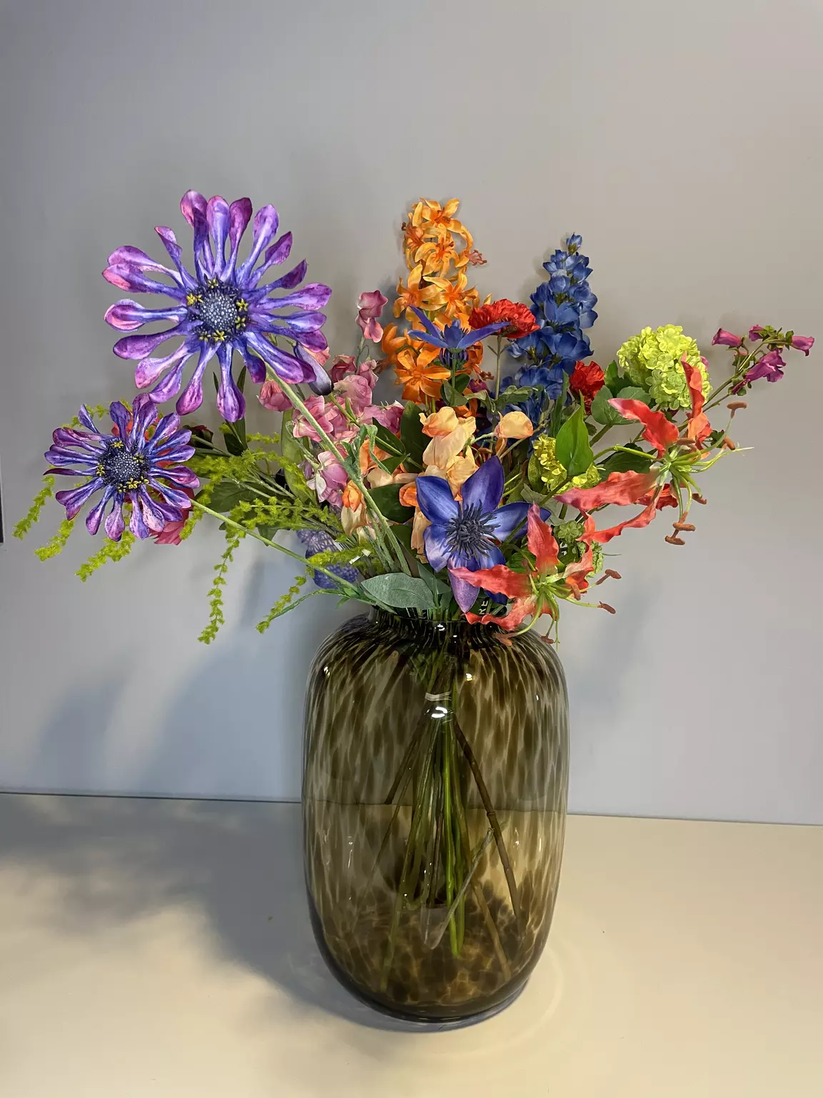 Kunstbloemen abonnement large - Cheetah Bruin