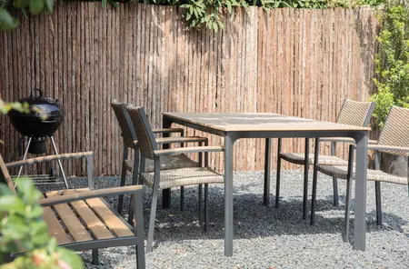 Tuinstoel Arrezzo Wicker sfeer aan tafel