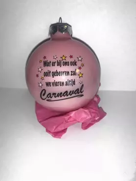 Kerstbal glas 8 cm tekst "Wij vieren altijd Carnaval" | Rood - Wit - Geel - Roze - afbeelding 1